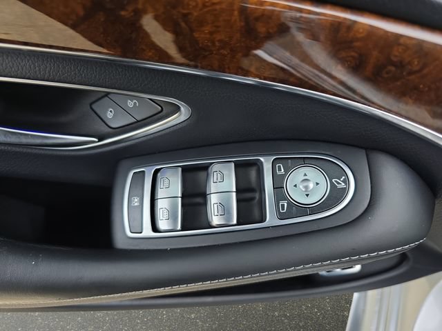 Used 2014 Mercedes-Benz S 63 AMG 4MATIC Sedan image 31