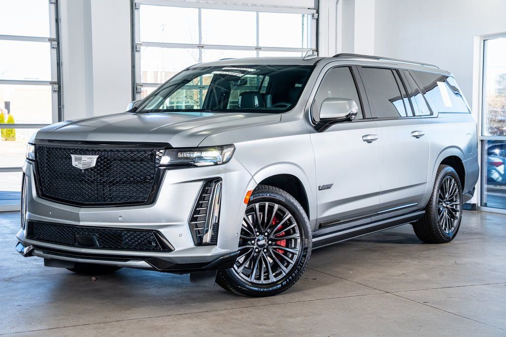 Used 2023 Cadillac Escalade ESV V image 2