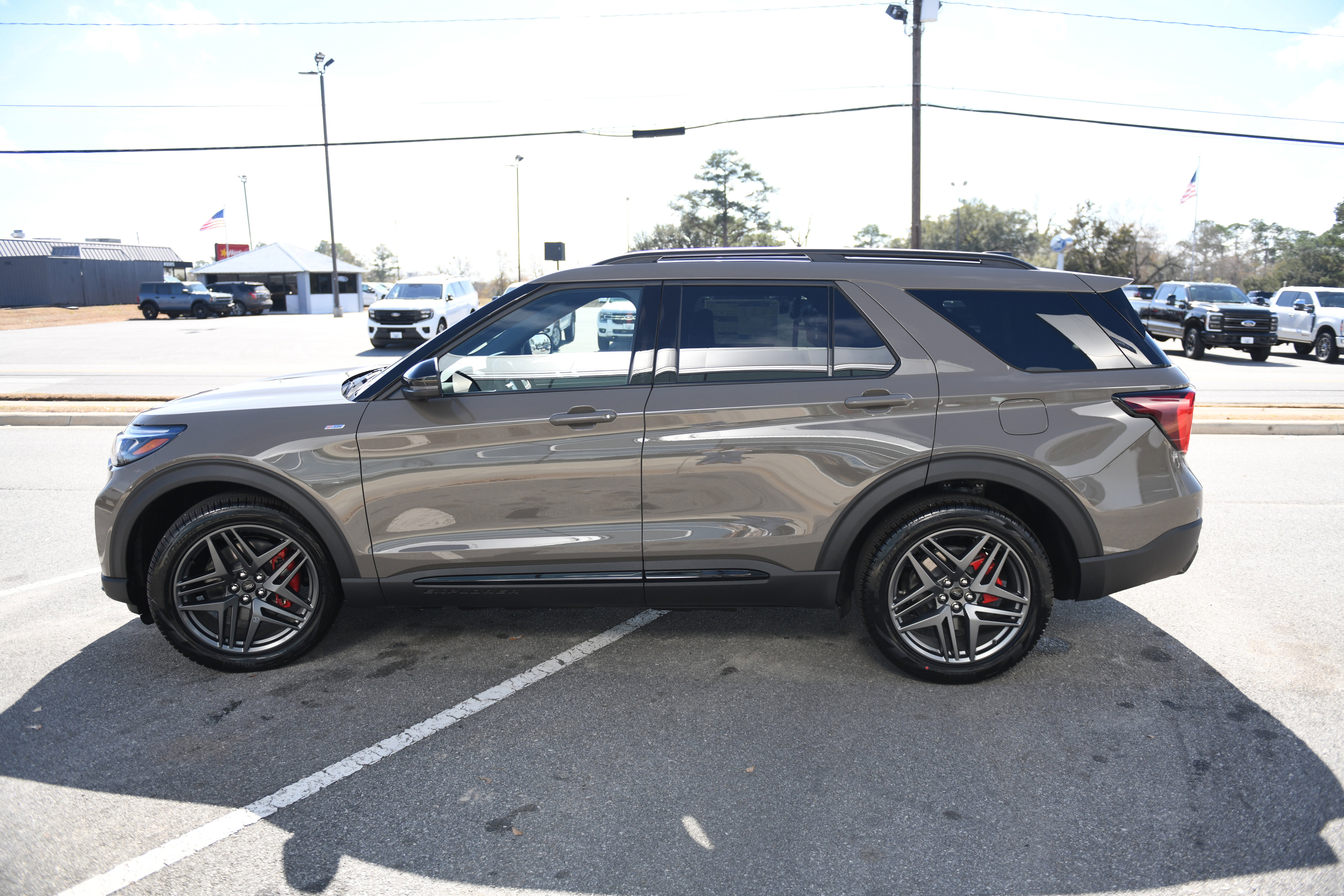 New 2026 Ford Explorer ST-Line w/ ST-Line Street Pack image 16