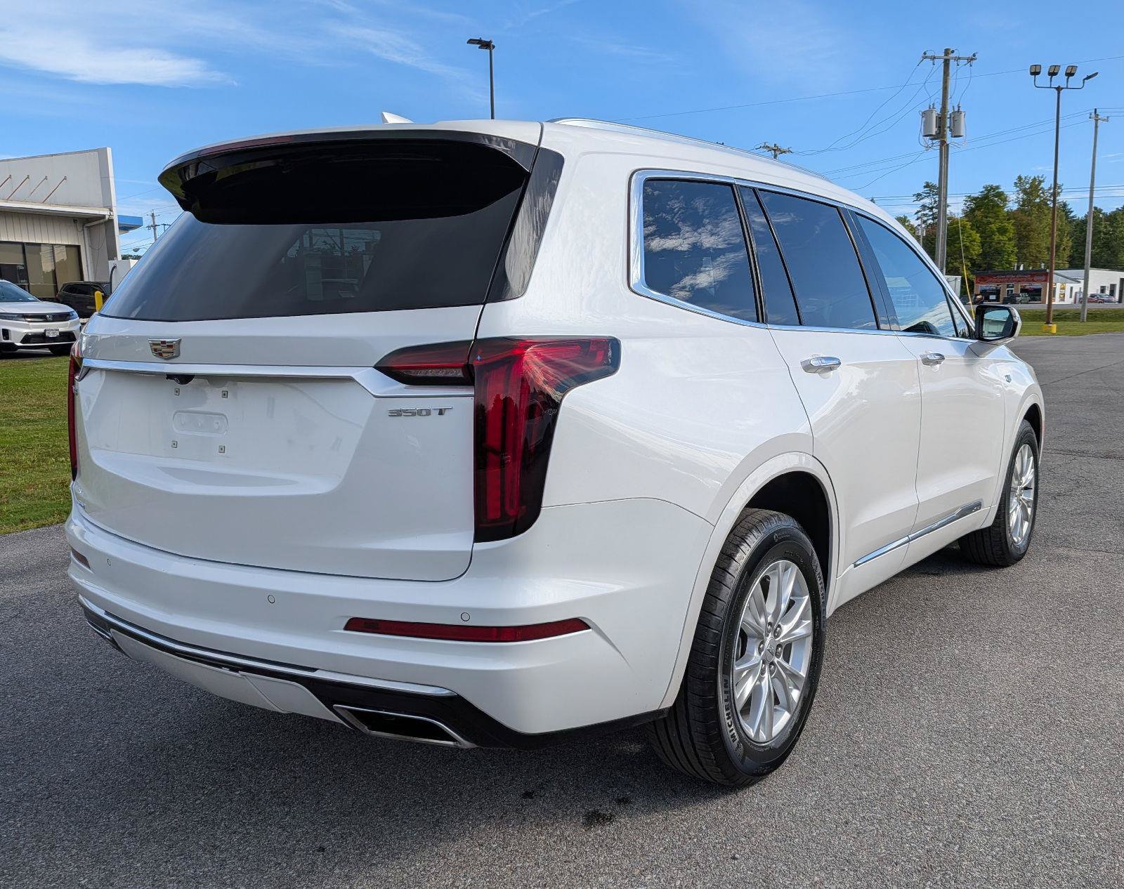 Used 2024 Cadillac XT6 Luxury w/ LPO, Floor Liner Package AWD/4WD image 7