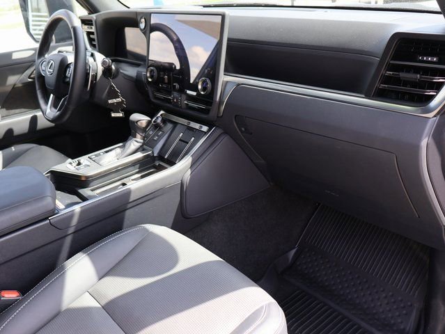Used 2024 Lexus GX 550 w/ Accessory Package (2T) AWD/4WD image 12