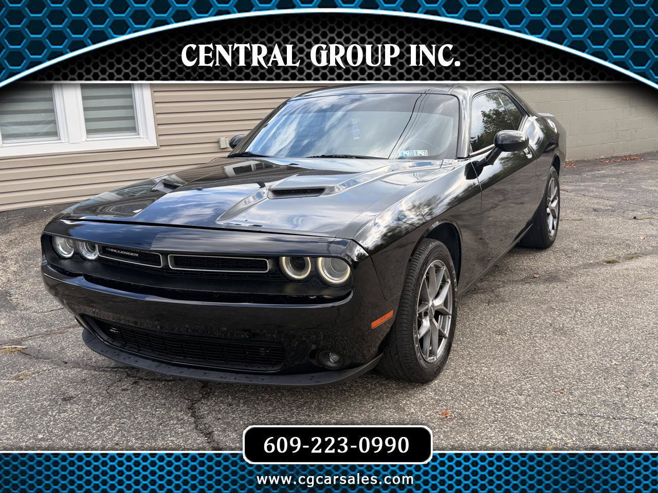 Used 2016 Dodge Challenger SXT RWD image 1