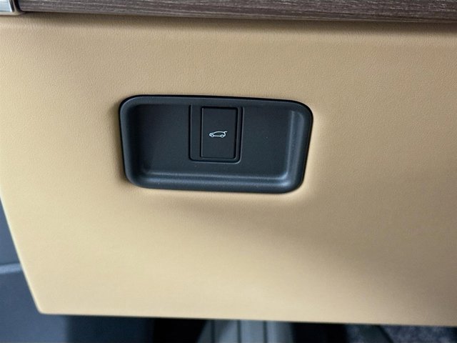 New 2026 Land Rover Range Rover Long Wheelbase SE image 10