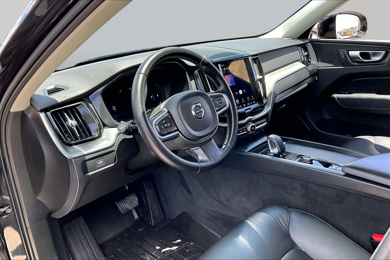 Used 2024 Volvo XC60 B5 Core AWD/4WD image 18
