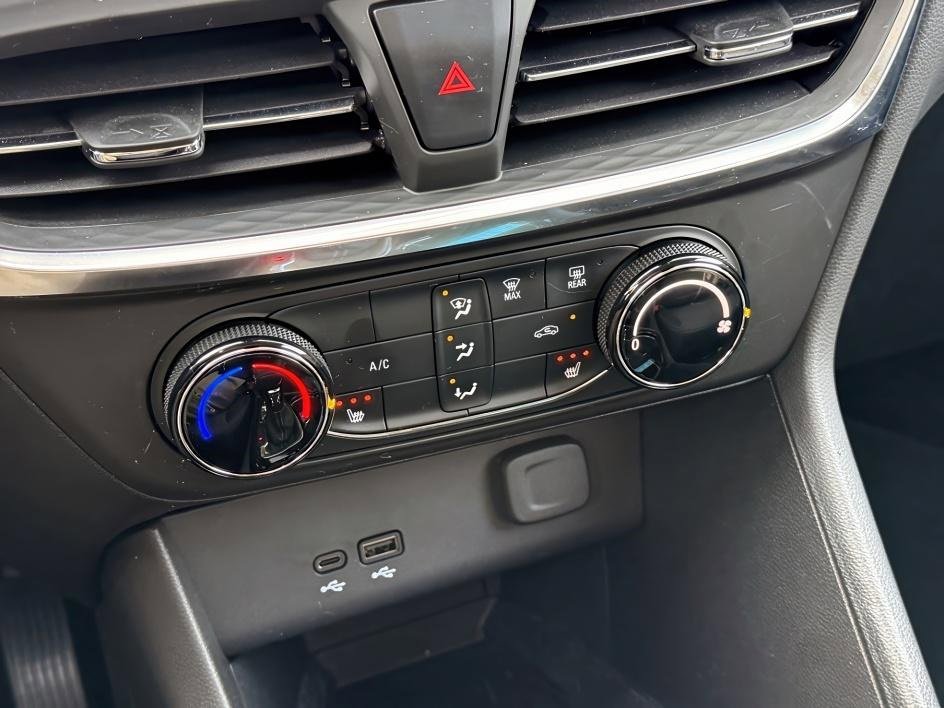 Used 2024 Buick Encore GX Preferred w/ Comfort Package image 17