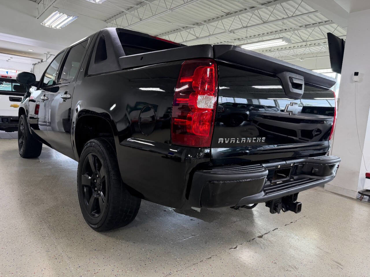 Used 2012 Chevrolet Avalanche LT AWD/4WD image 12