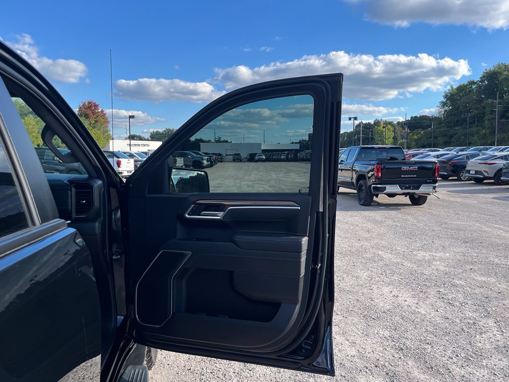Used 2026 Chevrolet Silverado 1500 RST AWD/4WD image 33