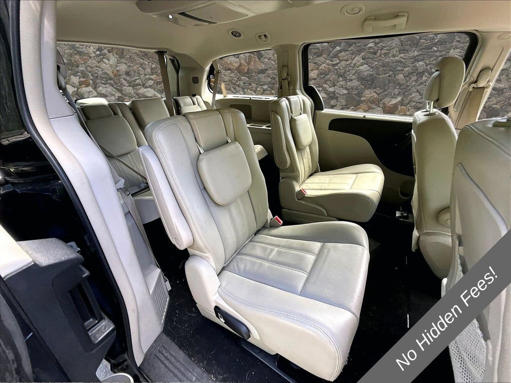 Used 2014 Chrysler Town & Country Touring-L w/ Driver Convenience Group FWD image 23