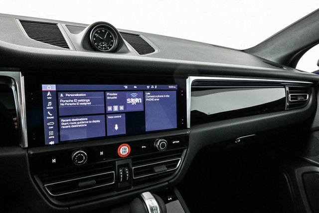 Used 2025 Porsche Macan image 12