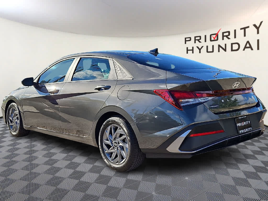 Used 2024 Hyundai Elantra SEL FWD image 6