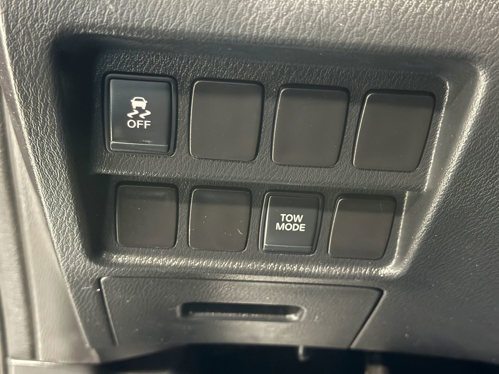 Used 2014 Nissan Pathfinder SV FWD image 29
