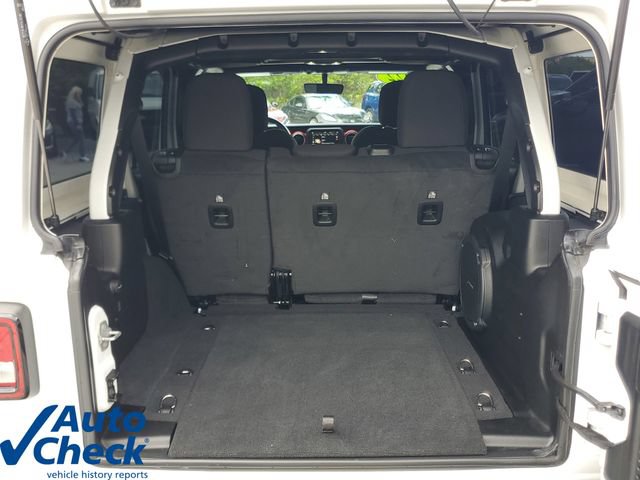 Used 2022 Jeep Wrangler Unlimited Rubicon AWD/4WD image 10