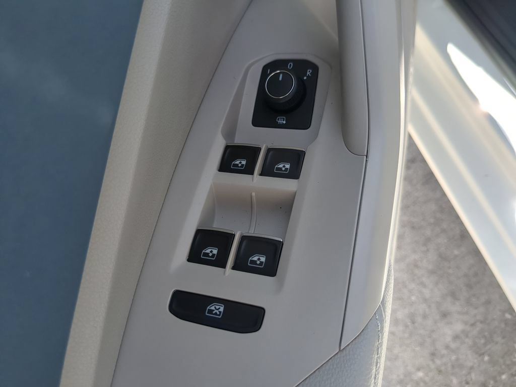 New 2026 Volkswagen Jetta SE FWD image 16