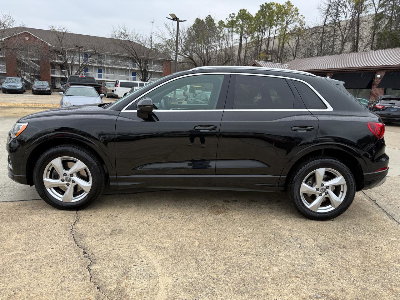 Used 2020 Audi Q3 2.0T Premium w/ Convenience Package image 2