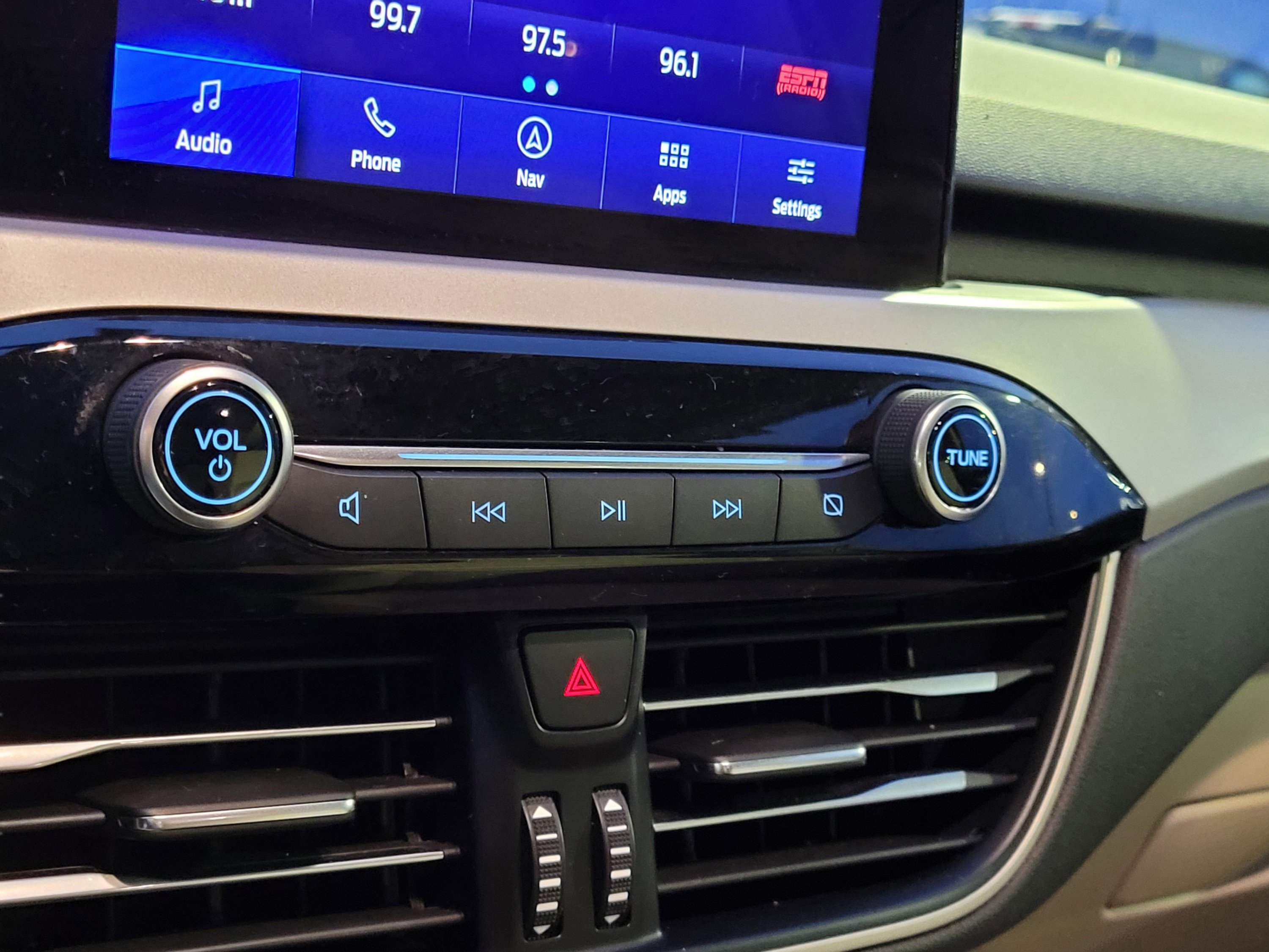 Certified 2020 Ford Escape SE Sport image 30