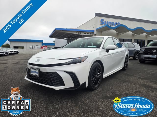 Used 2025 Toyota Camry SE FWD image 1