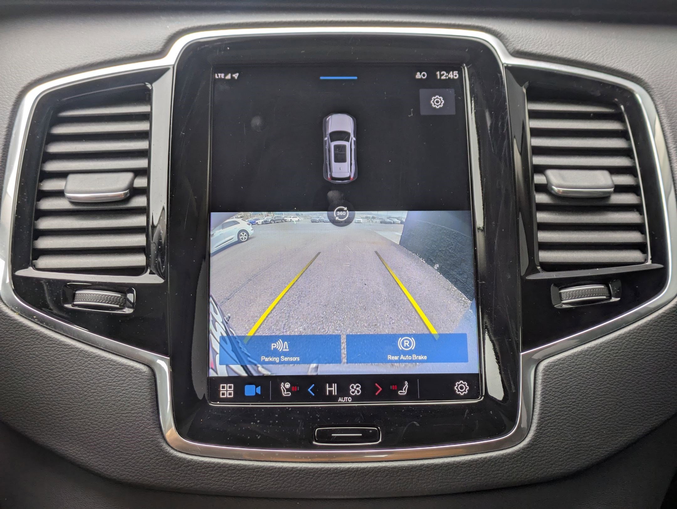 Used 2023 Volvo XC90 B6 Ultimate w/ Protection Package Premier image 17