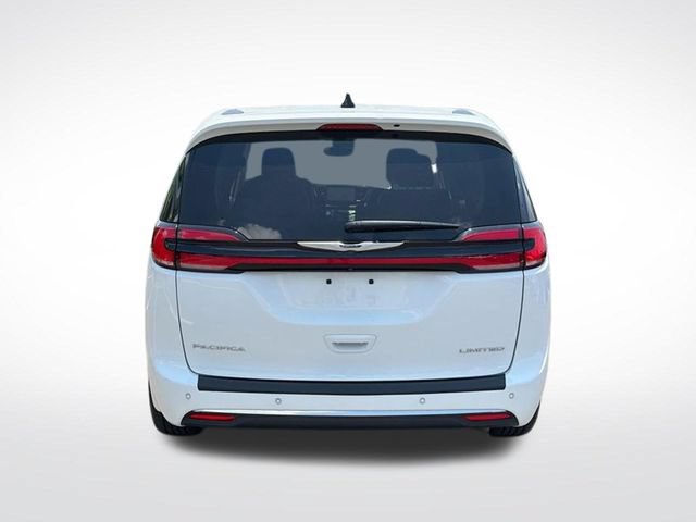 Used 2023 Chrysler Pacifica Touring-L FWD image 4