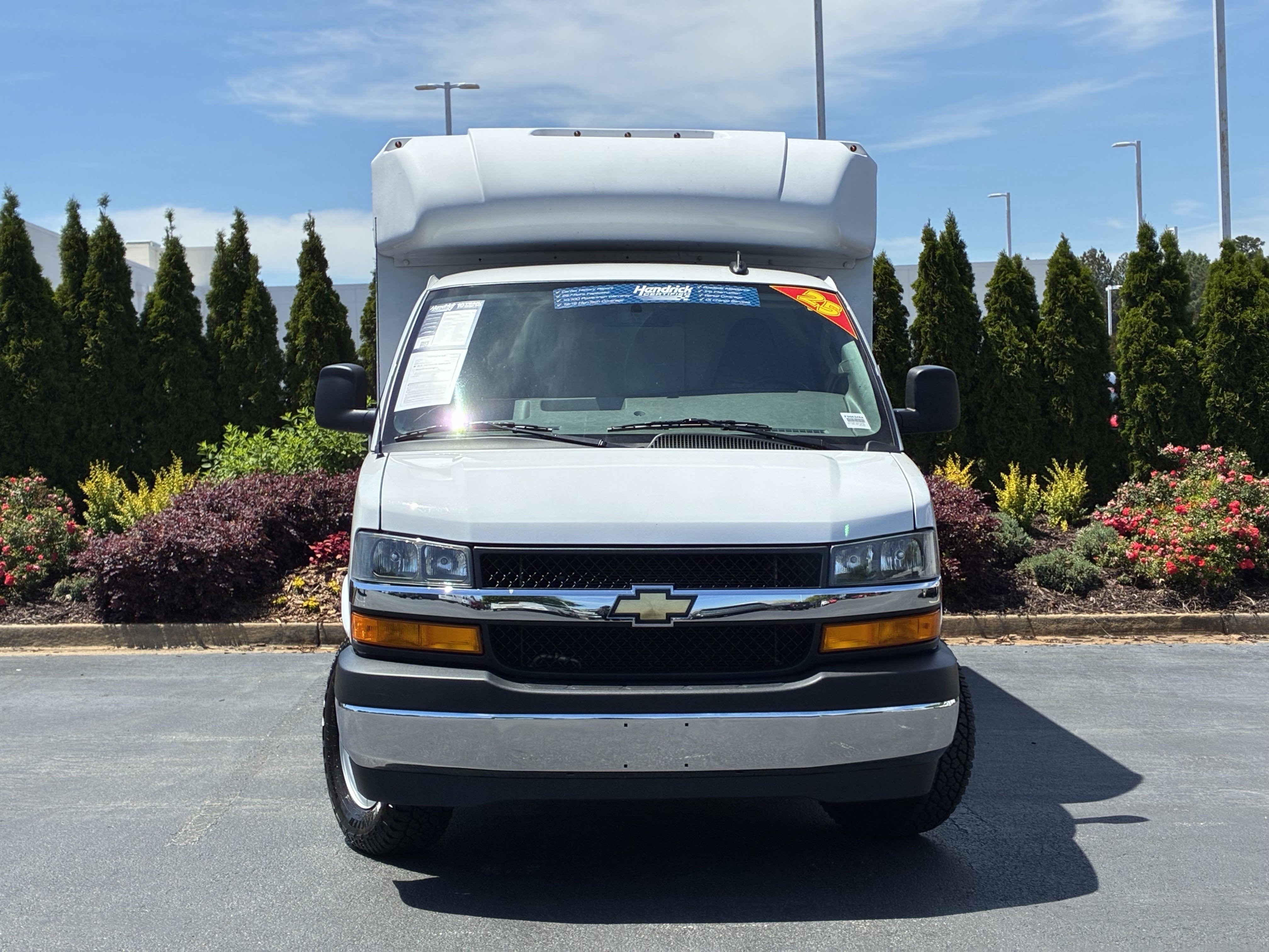 Used 2025 Chevrolet Express 3500 w/ Power Convenience Package RWD image 5