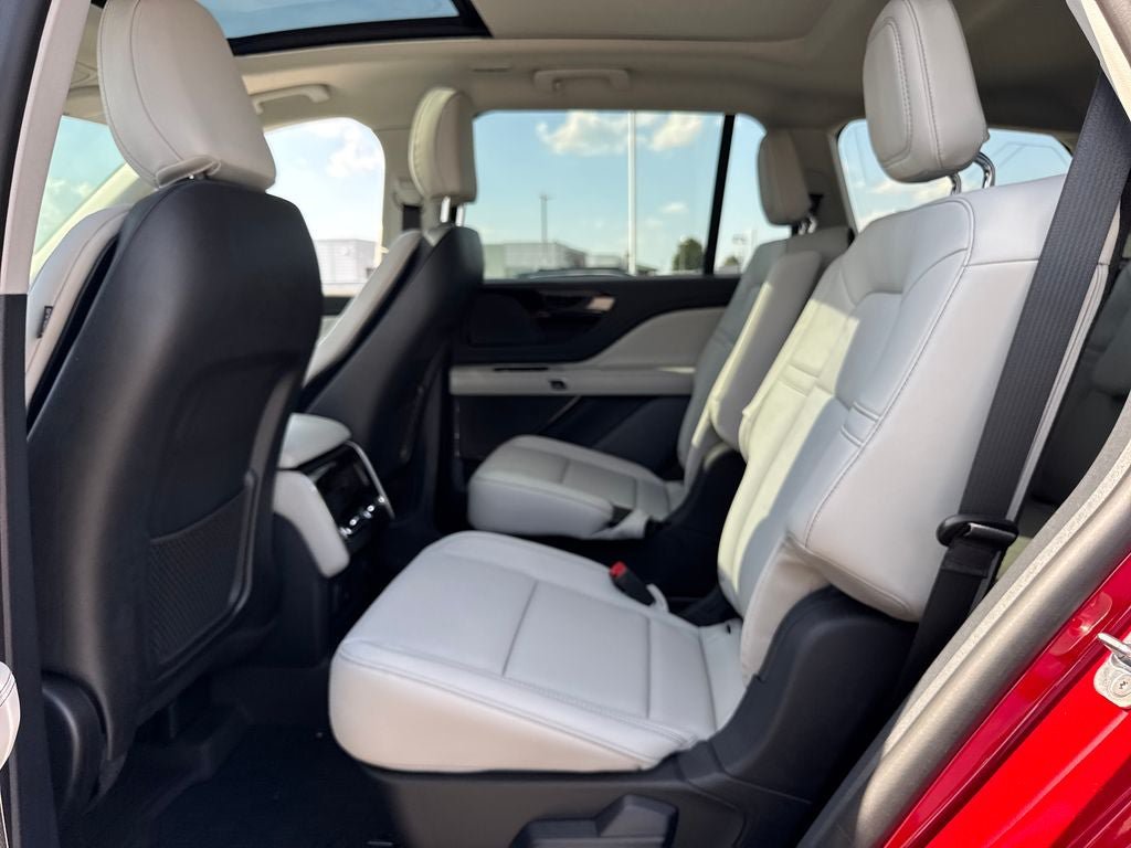 Used 2026 Lincoln Aviator AWD image 14