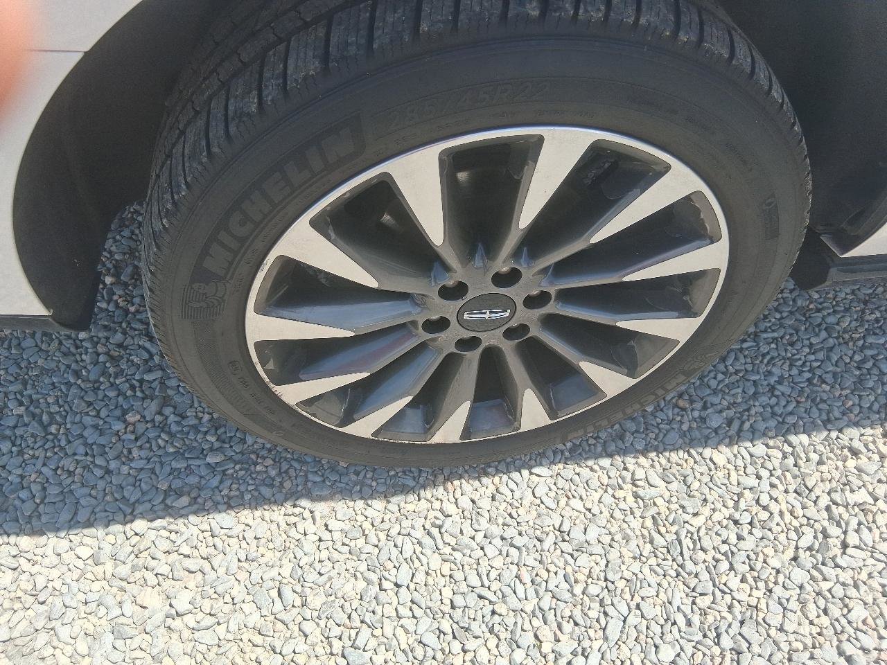 Used 2018 Lincoln Navigator Select RWD image 11