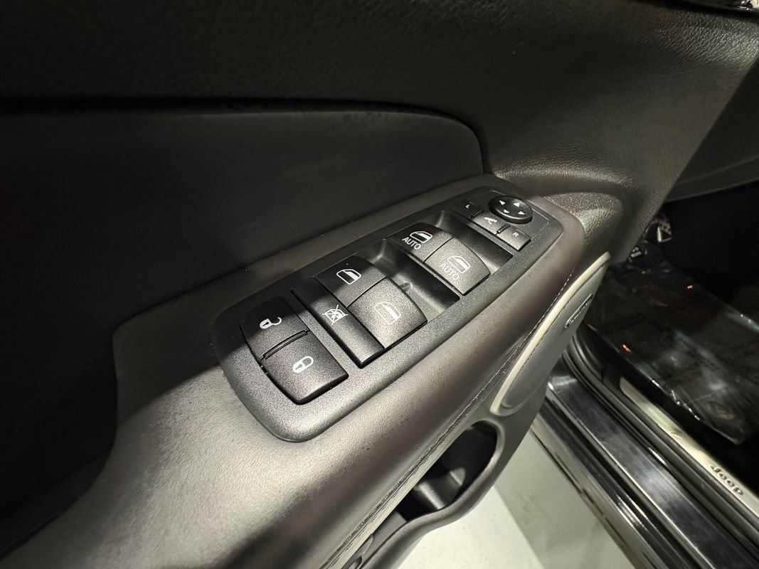 Used 2020 Jeep Grand Cherokee High Altitude AWD/4WD image 38