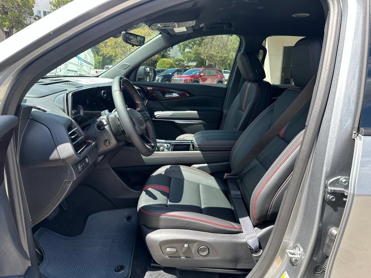New 2027 Chevrolet Traverse RS FWD image 9