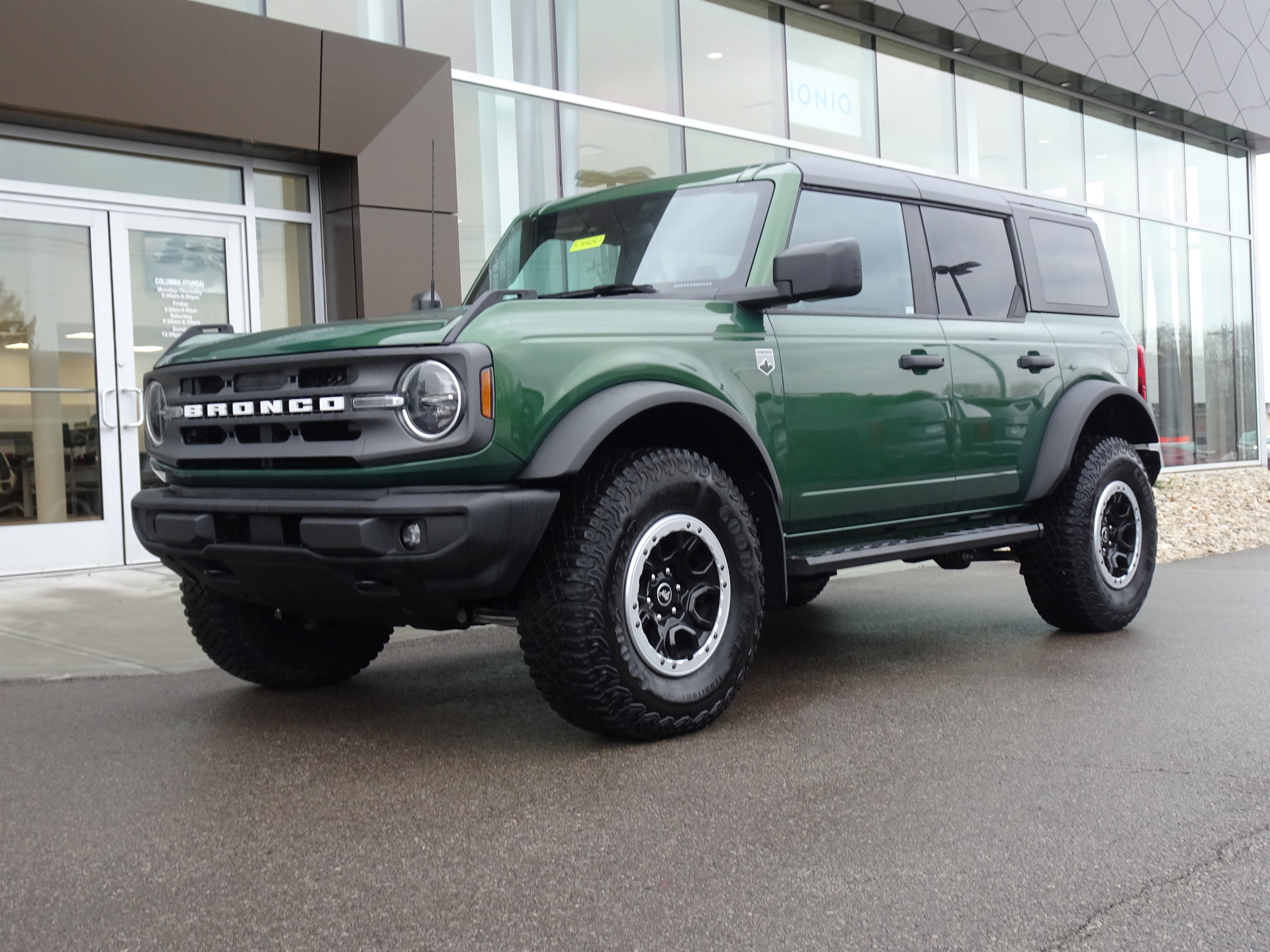 Used 2023 Ford Bronco Big Bend w/ Sasquatch Package image 1