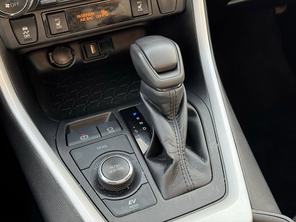 Certified 2022 Toyota RAV4 XLE w/ Convenience Package image 35