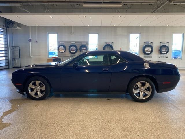 Used 2016 Dodge Challenger SXT image 9