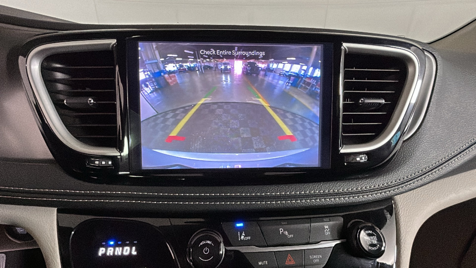 Used 2024 Chrysler Pacifica Limited FWD image 27