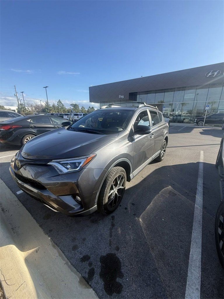 Used 2017 Toyota RAV4 SE image 6