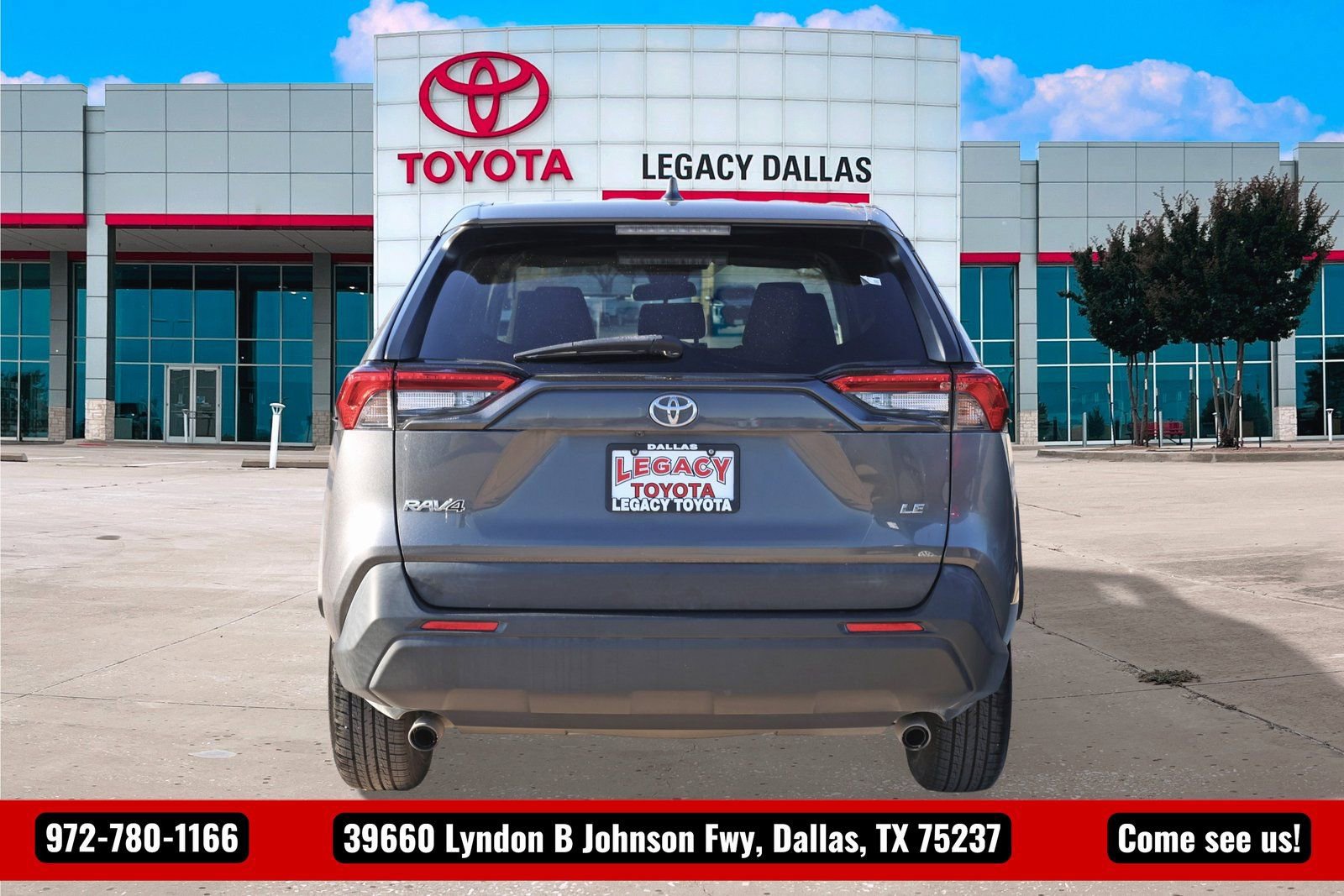 Used 2022 Toyota RAV4 LE image 9