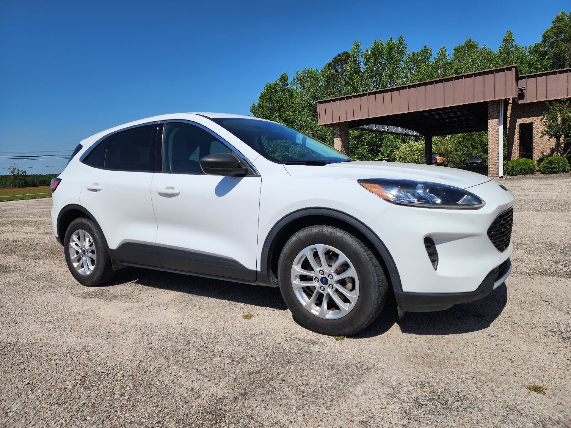 Used 2022 Ford Escape SE FWD image 2