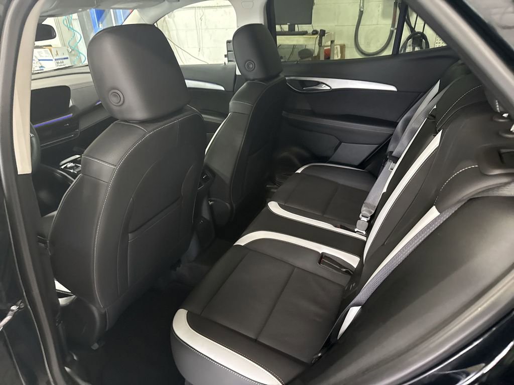 Certified 2025 Buick Envision Sport Touring image 32
