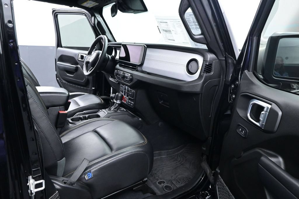 Used 2025 Jeep Wrangler Unlimited Sport AWD/4WD image 17