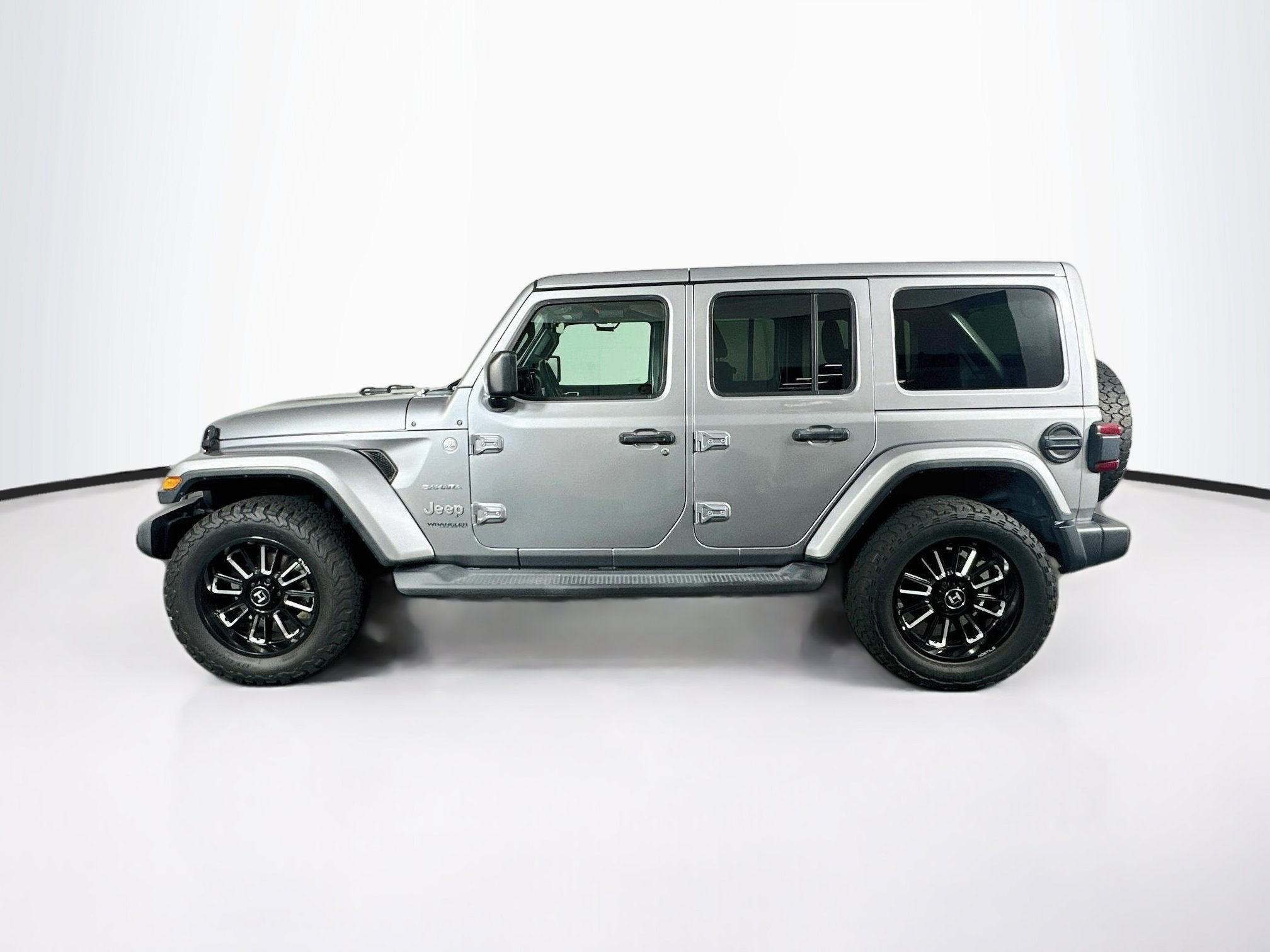 Used 2018 Jeep Wrangler Unlimited Sahara AWD/4WD image 4