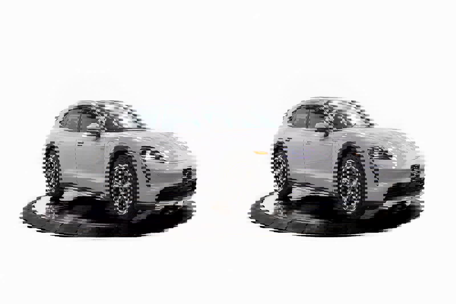 Certified 2024 Porsche Taycan 4 Cross Turismo image 9