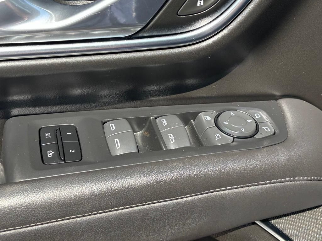 Used 2024 Chevrolet Suburban Z71 w/ Luxury Package AWD/4WD image 8