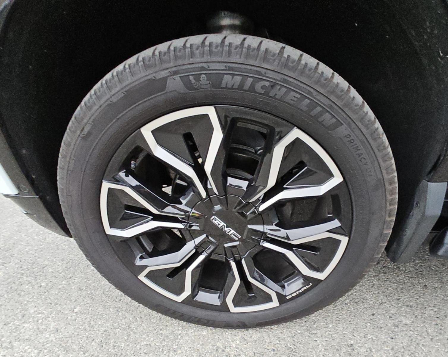 Used 2025 GMC Sierra EV Denali AWD/4WD image 25