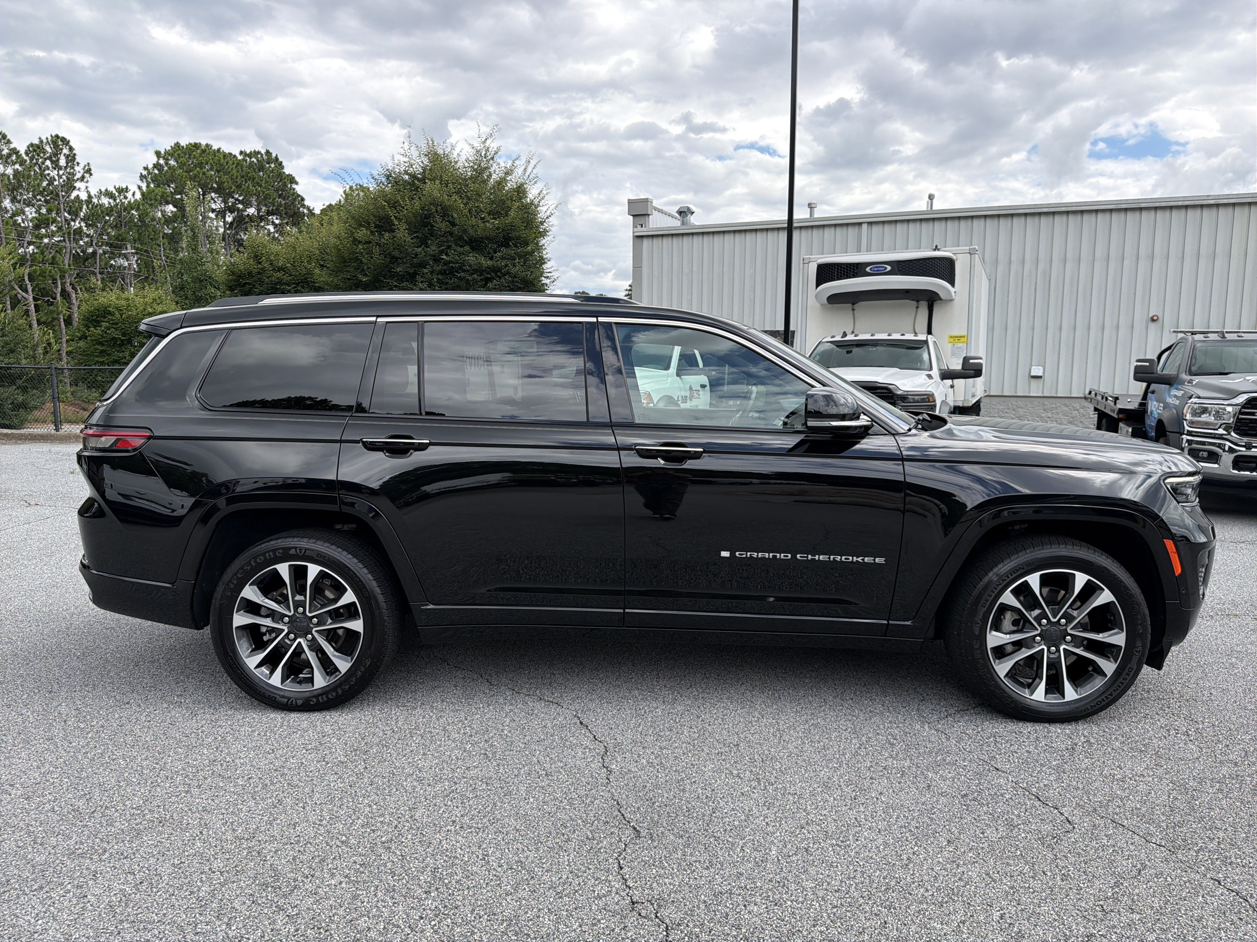 Used 2022 Jeep Grand Cherokee L Overland w/ Luxury Tech Group IV AWD/4WD image 9