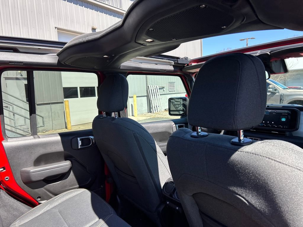 Used 2024 Jeep Wrangler Unlimited w/ Convenience Group image 30