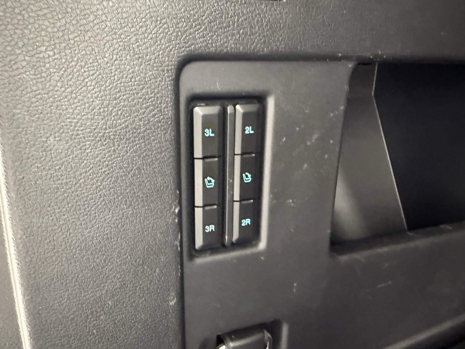 Used 2022 Ford Expedition Limited image 9