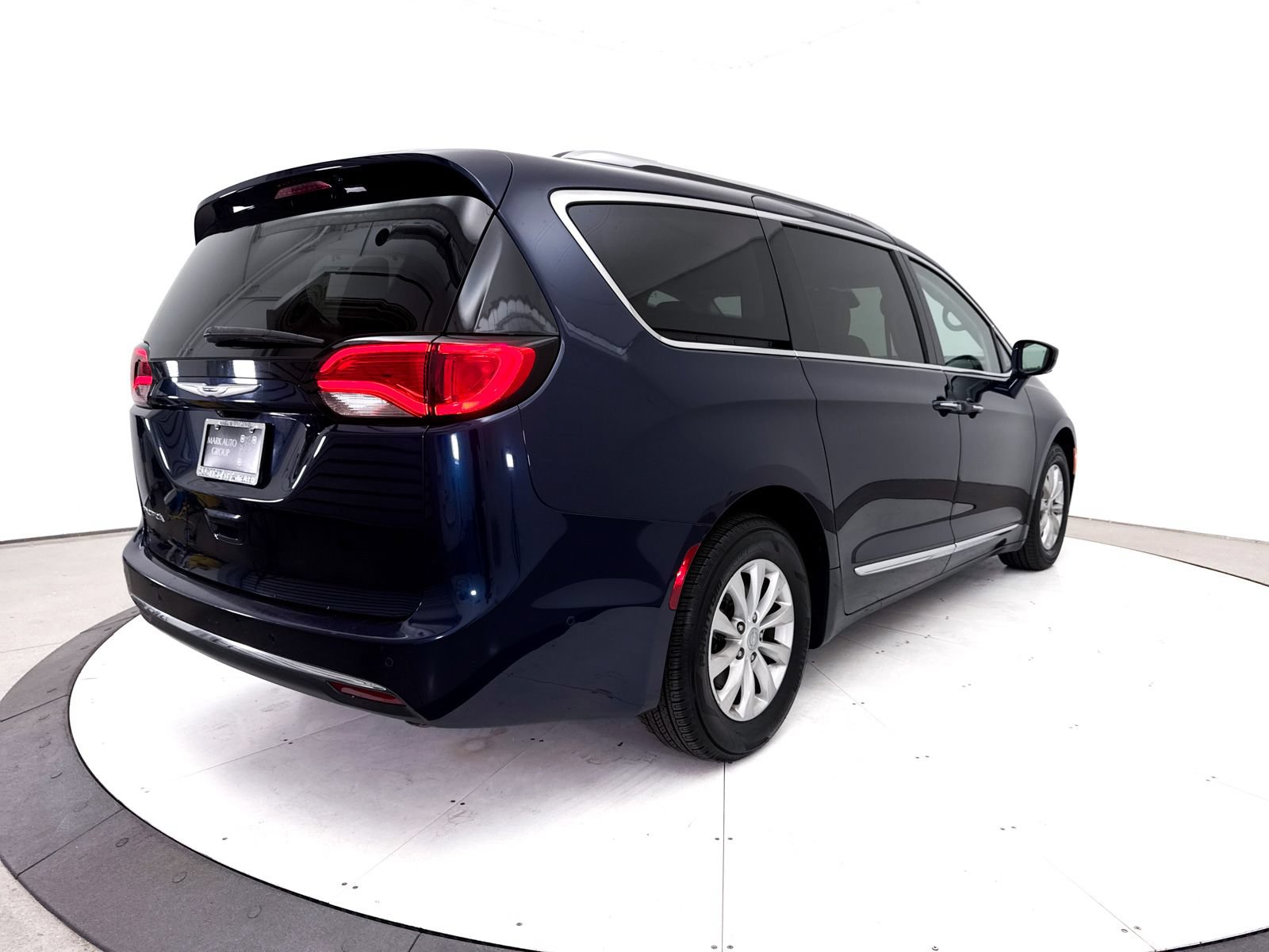 Used 2018 Chrysler Pacifica Touring-L Plus w/ Advanced Safetytec Group FWD image 17