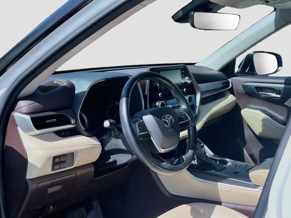 Used 2020 Toyota Highlander XLE FWD image 9