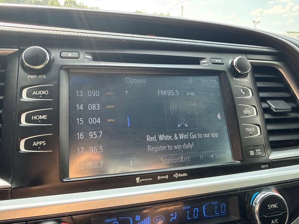 Used 2018 Toyota Highlander XLE AWD/4WD image 24