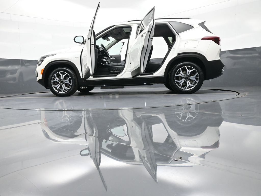 Certified 2022 Kia Seltos EX image 49