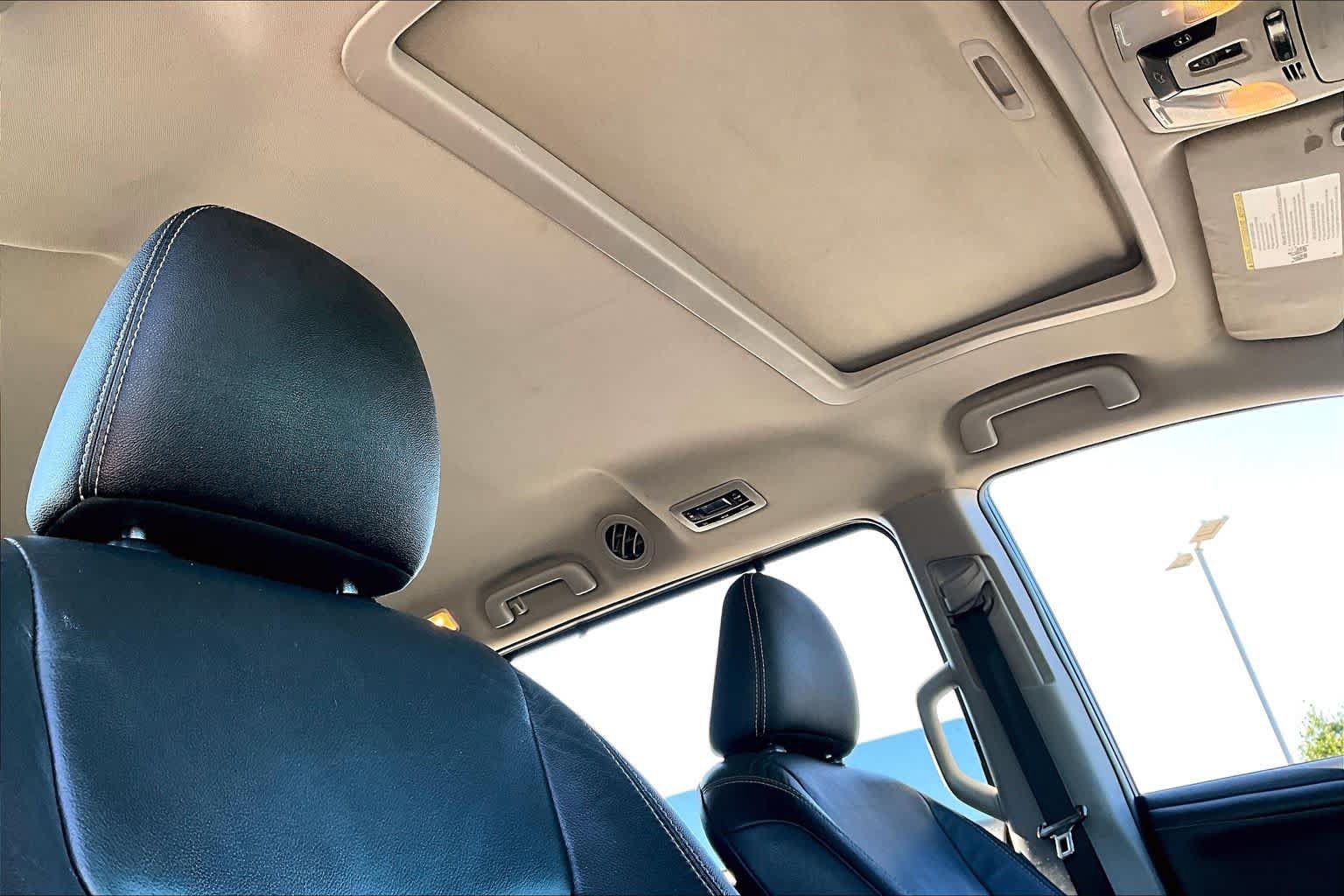 Used 2017 Toyota Sienna SE w/ SE Preferred Package FWD image 13