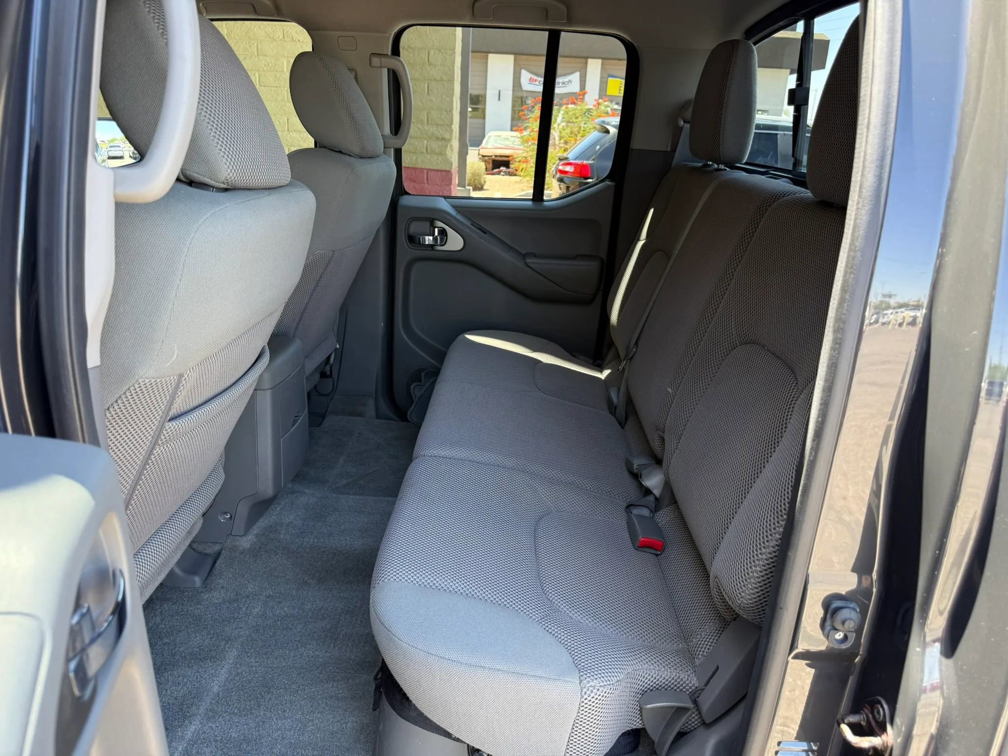Used 2015 Nissan Frontier SV w/ SV Value Truck Package AWD/4WD image 20