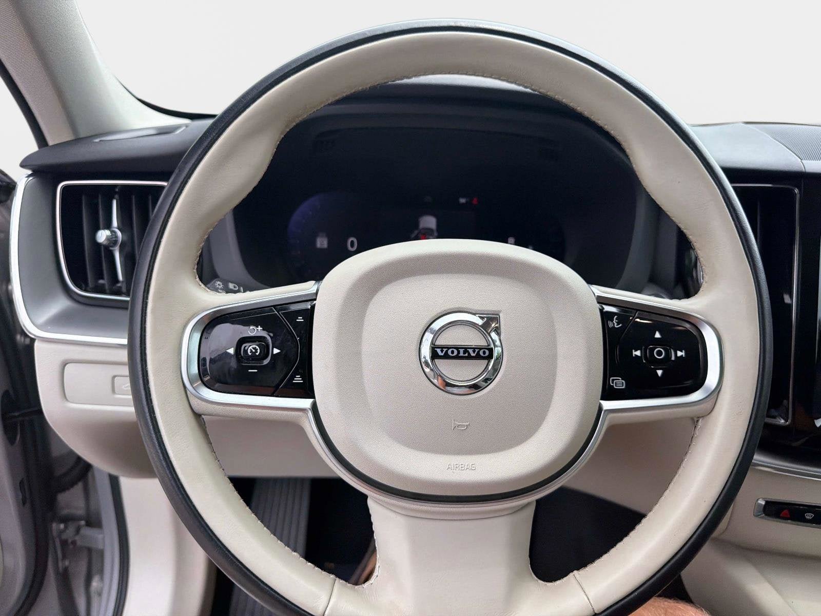 Certified 2024 Volvo XC60 B5 Core w/ Protection Package Premier AWD/4WD image 24